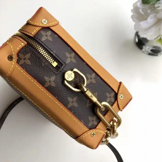 BOX LOUIS VUITTON 0702